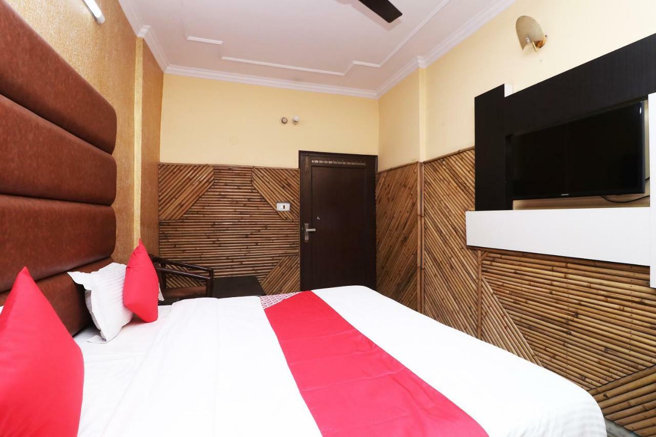 Oyo 29304 Hotel Pooja Yamunānagar Eksteriør bilde